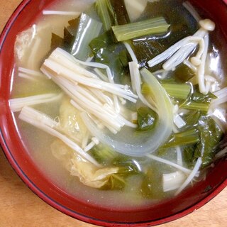 【味噌汁】玉ねぎ・小松菜・ワカメ・えのき・油揚げ